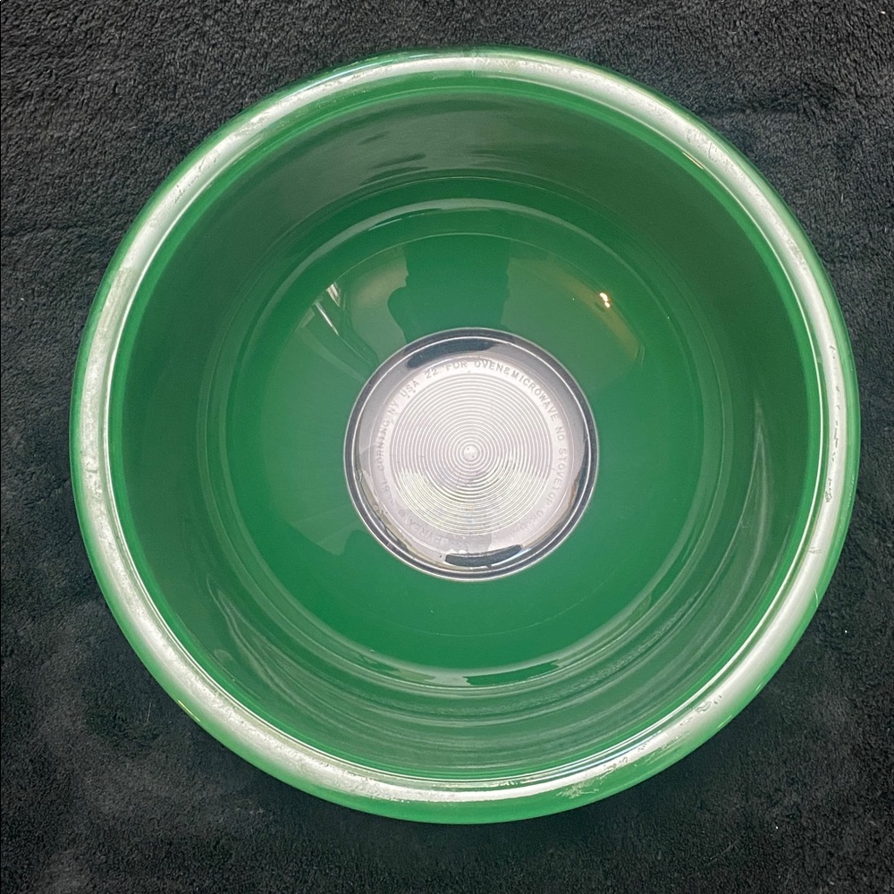 Vintage Pyrex Set of 3 Nesting Mixing Bowls 322 323 325 Green
Clear Bottom - Picture 4 of 16